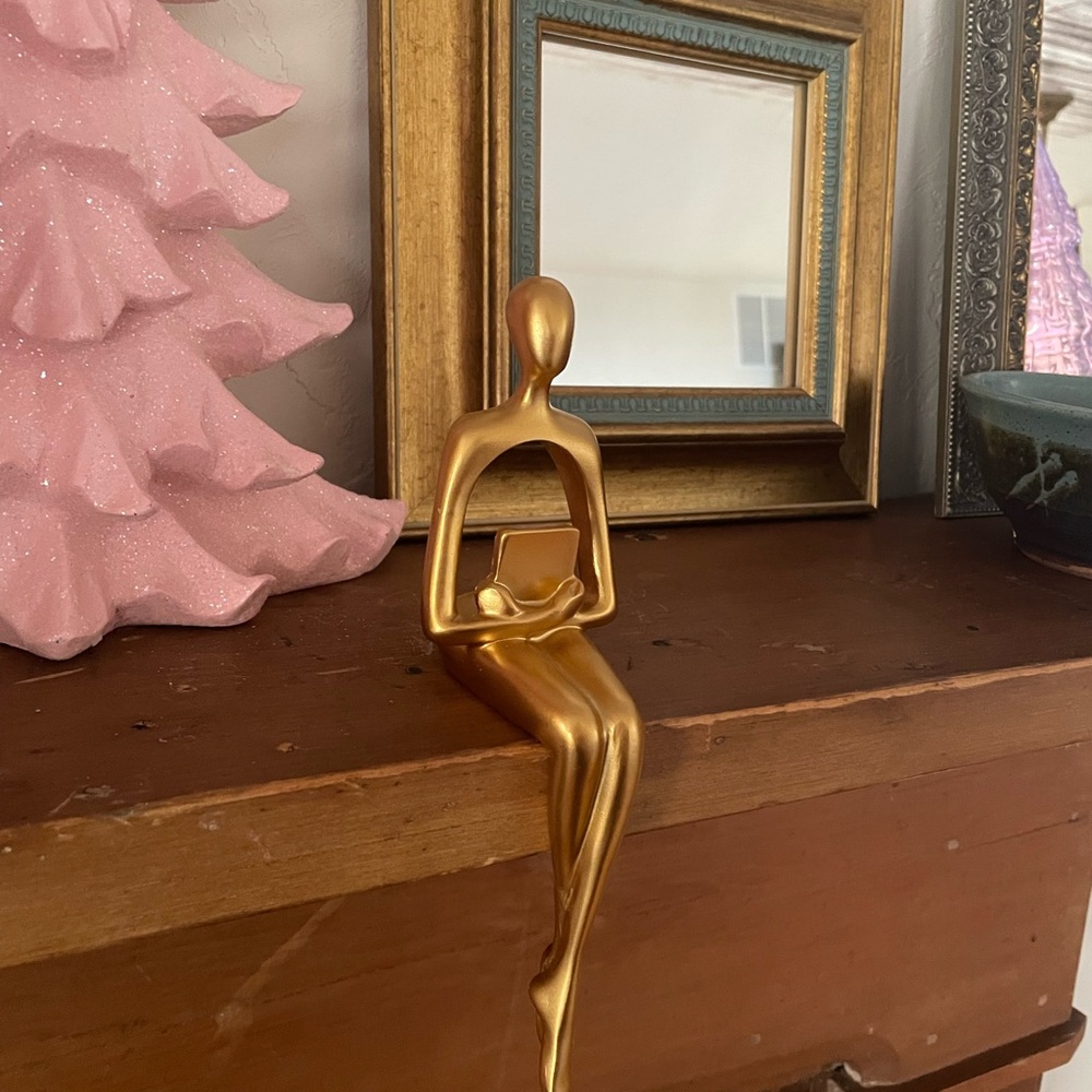 Elegant Resin Seated Statue- Design of a Golden for Man